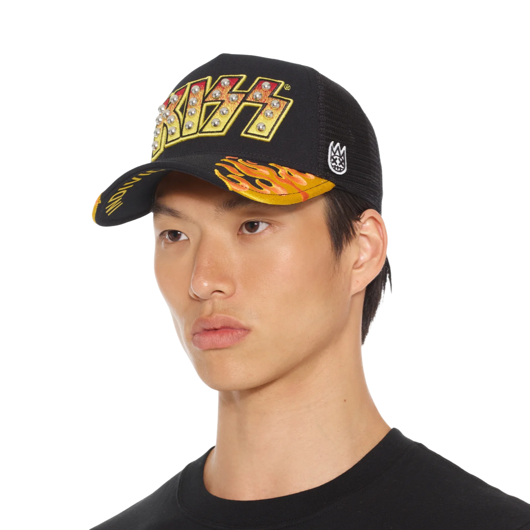 Cult's Kiss Logo Trucker Hat in Black