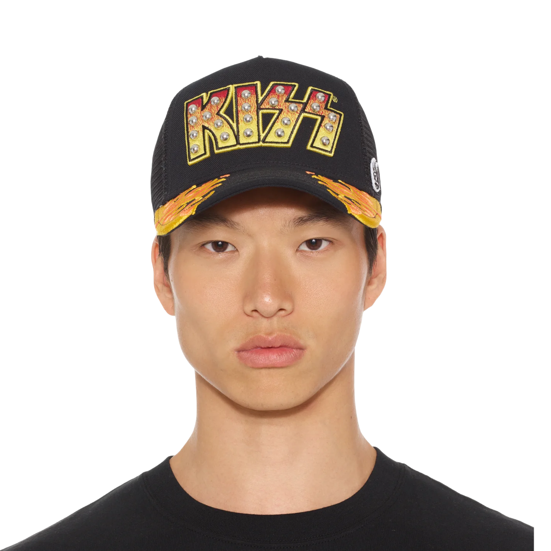 Cult's Kiss Logo Trucker Hat in Black